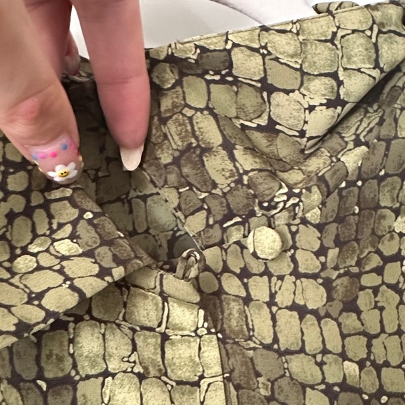 CLEO | Vintage Olive Mosaic Snack Skin Button Up Blouse Shirt - Picture 4 of 11
